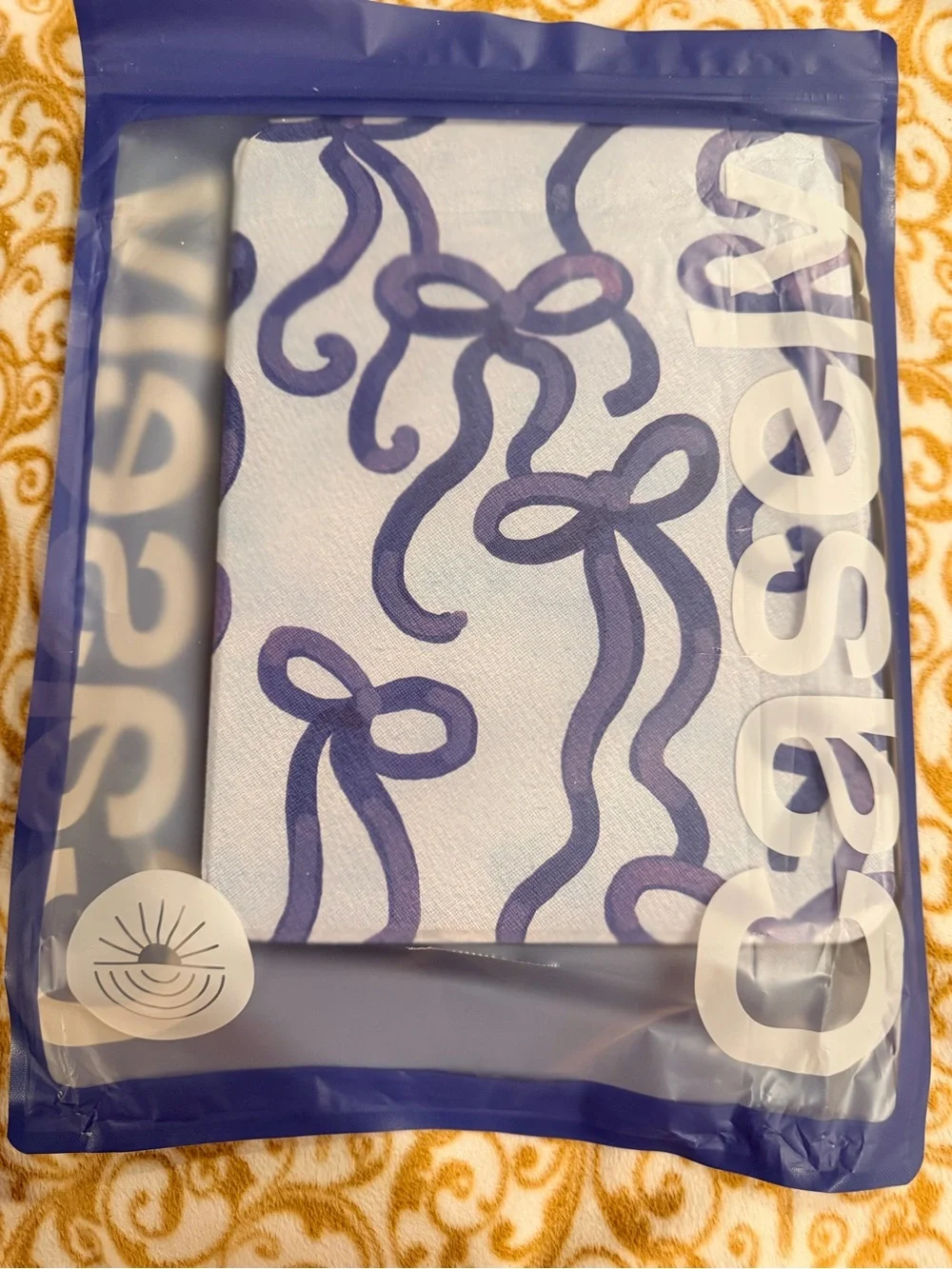 Casely iPad 10.9” Bow Print Tablet Case in Blue and White